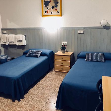 Hostal Carlos III Ελ Πρατ ντε Λομπρεγκάτ Εξωτερικό φωτογραφία