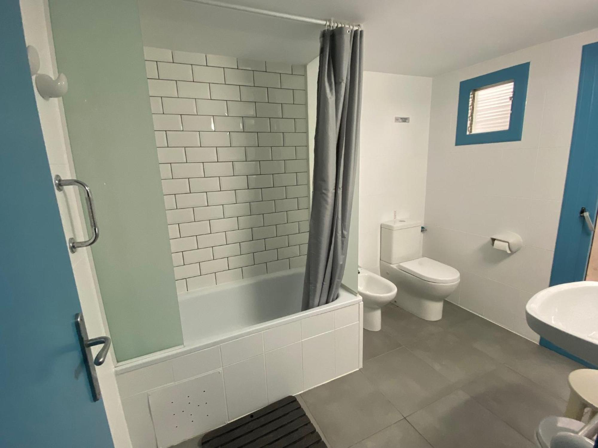 Hostal Carlos III Ελ Πρατ ντε Λομπρεγκάτ Εξωτερικό φωτογραφία